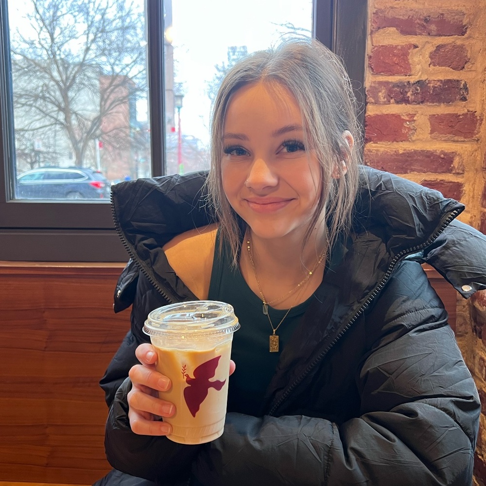 Meet your Posher, Kelly